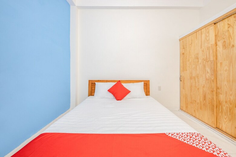 Hotel Oyo 223 May House