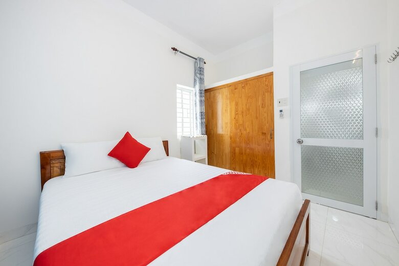 Hotel Oyo 223 May House