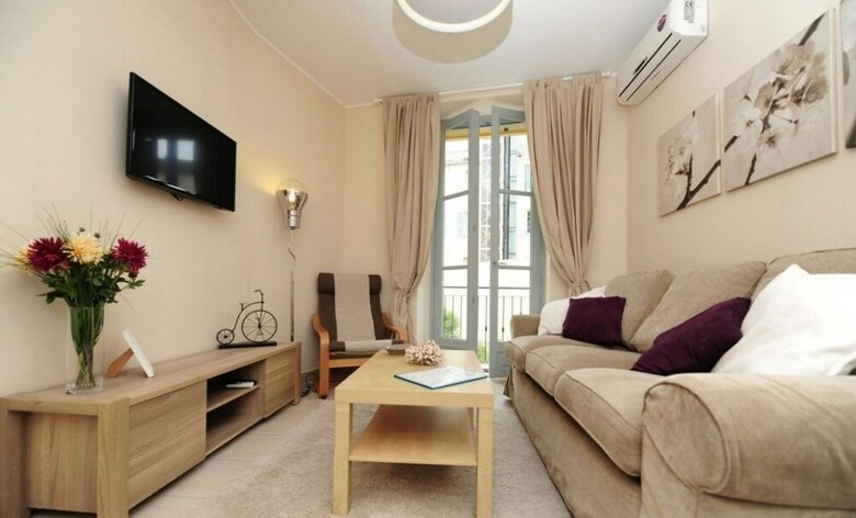 Apartamento Flower Nest Five Stars Holiday House