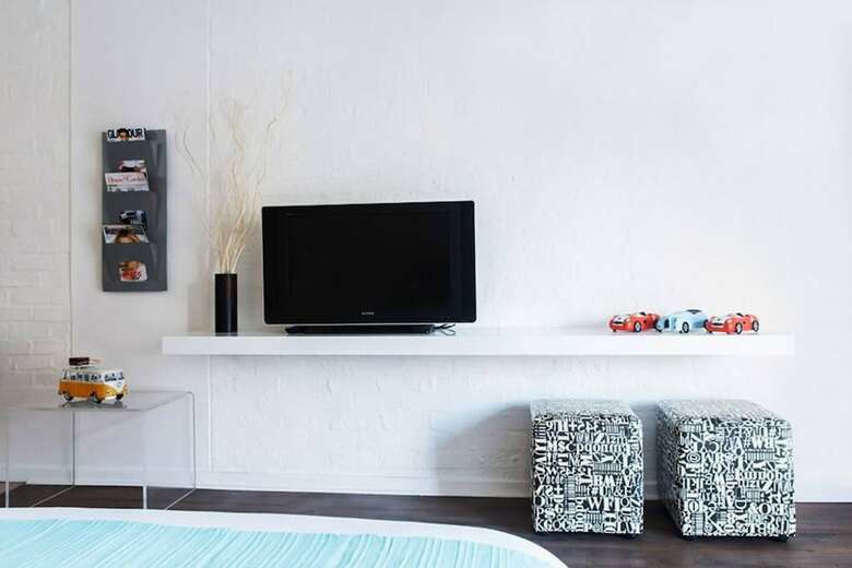 Minimalistic Green Point Studio Apartment