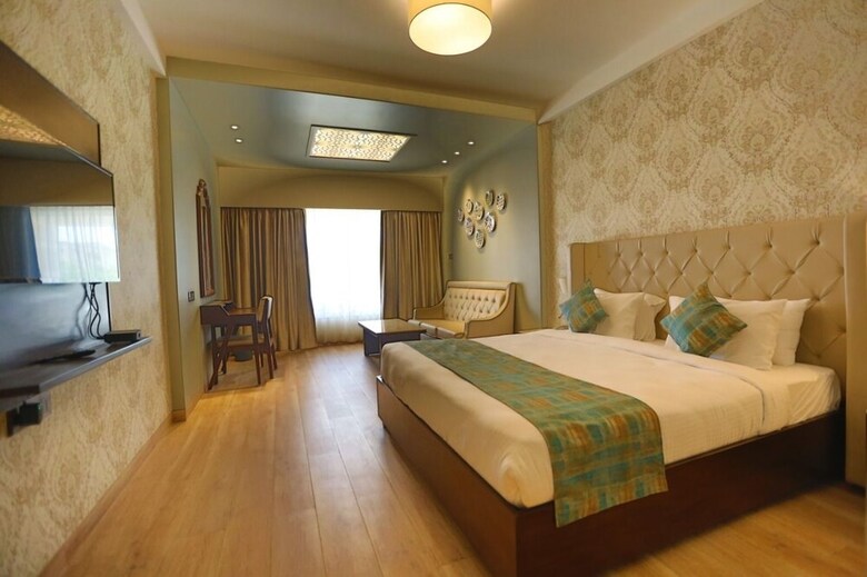Hotel Enrise By Sayaji Rau ( Indore)