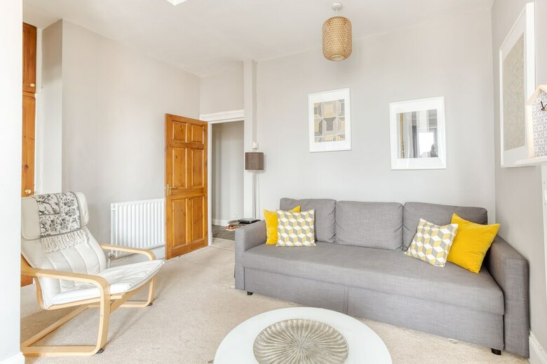 Bright One Bedroom West End Apartment