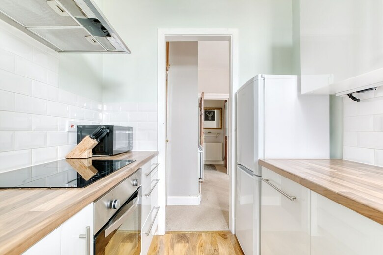 Bright One Bedroom West End Apartment