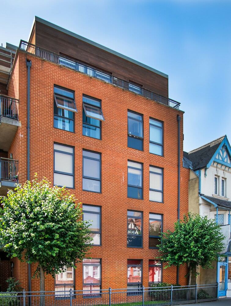 Stylish Central Reading Apartment With Free Parking