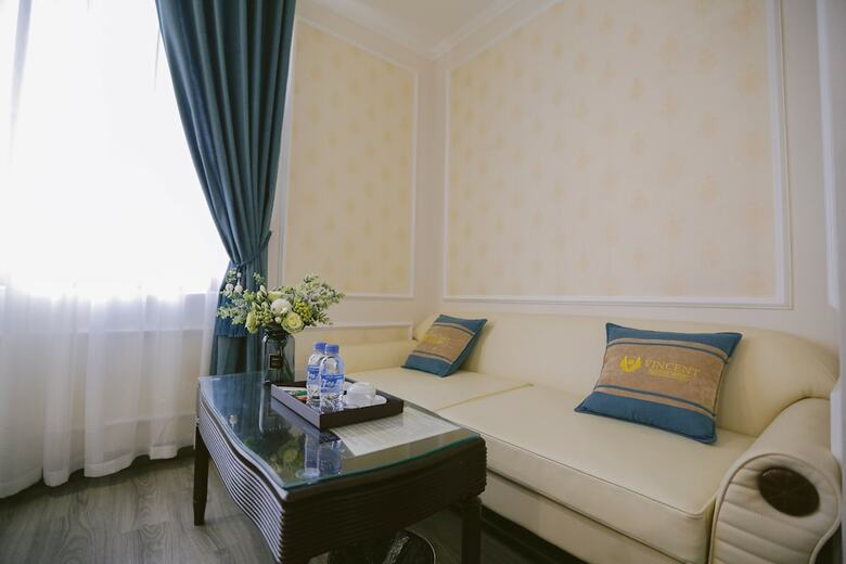 Vincent Halong Hotel