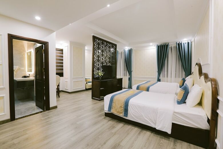 Vincent Halong Hotel