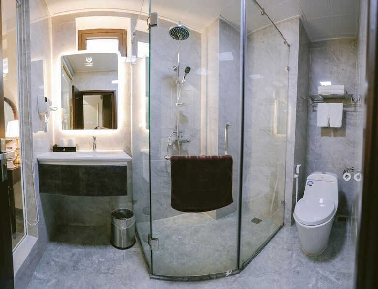 Vincent Halong Hotel