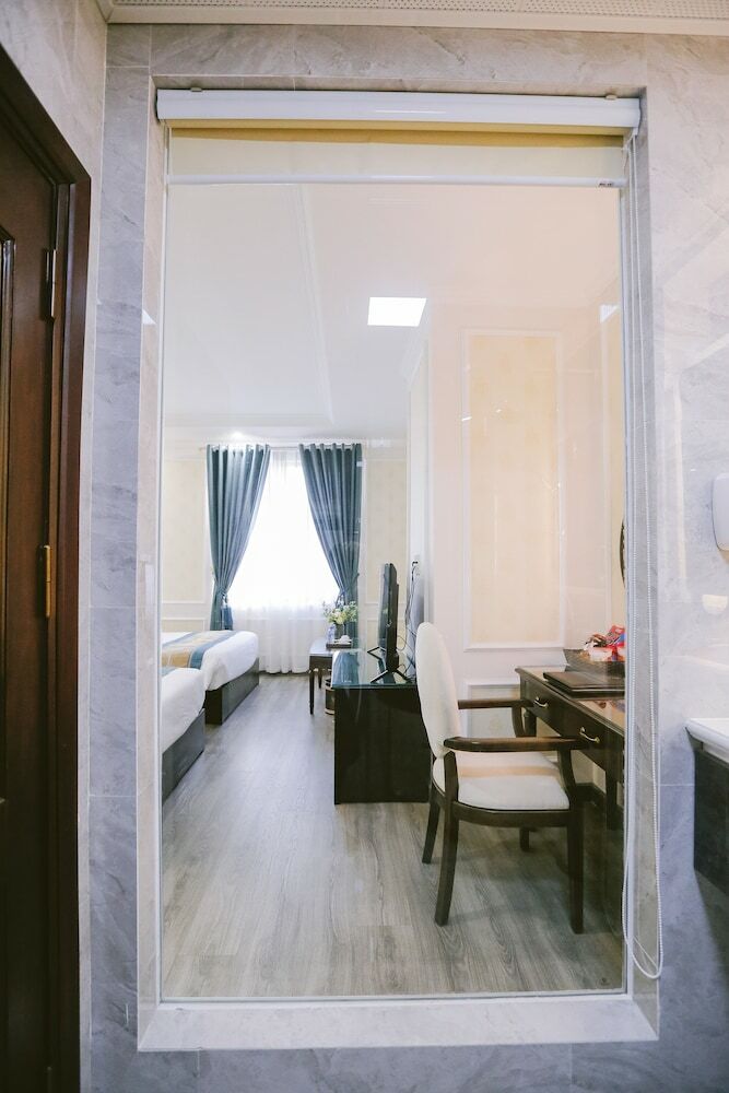 Vincent Halong Hotel