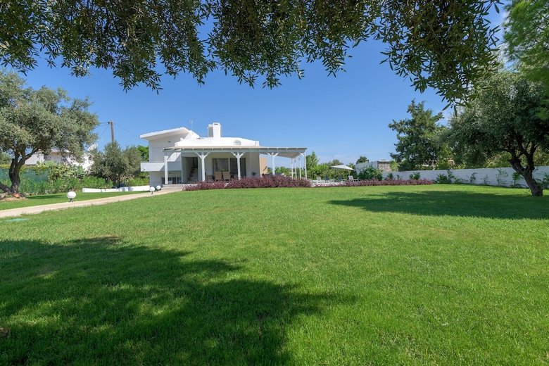 Casa Bianca Villa With Private Pool