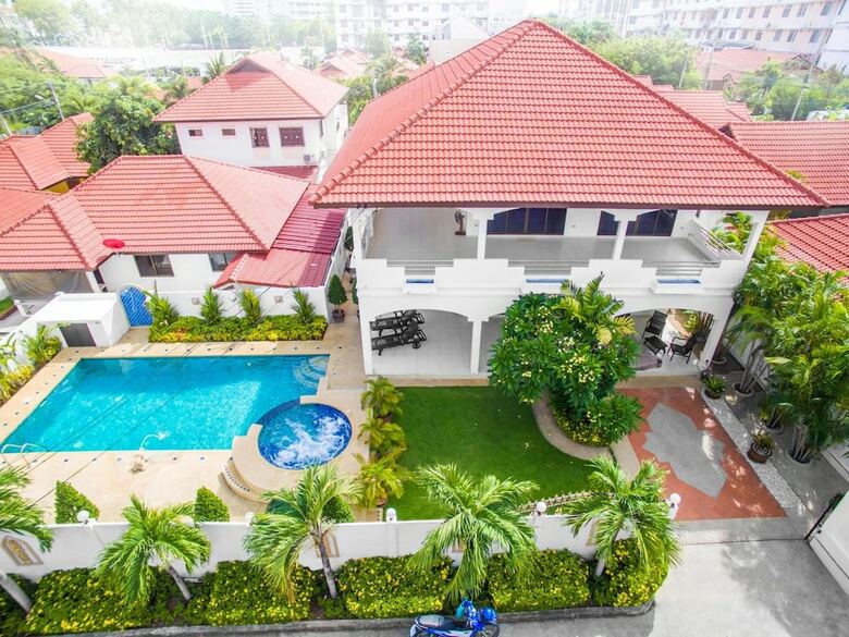 Royal Park Villa