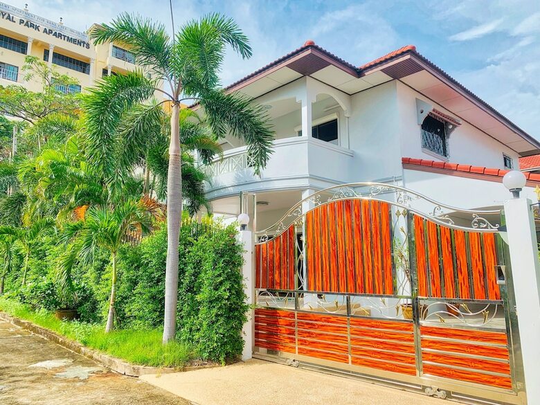Royal Park Villa