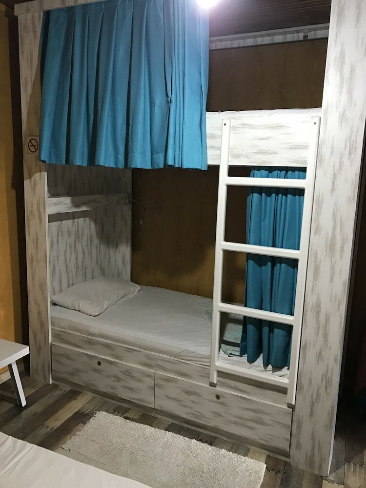 Hostal Amintas Hostel & Motel