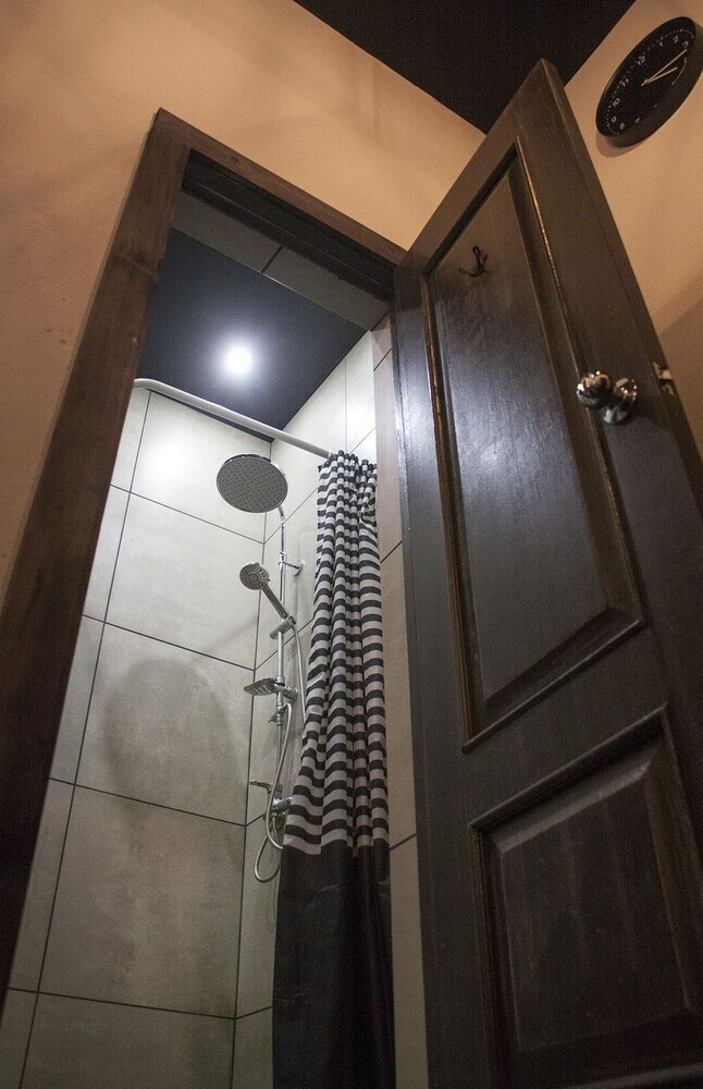 Hostal Riverside & China Town Hostel