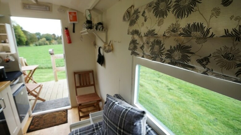 Cabana Shepherd's Hut @ Westcote