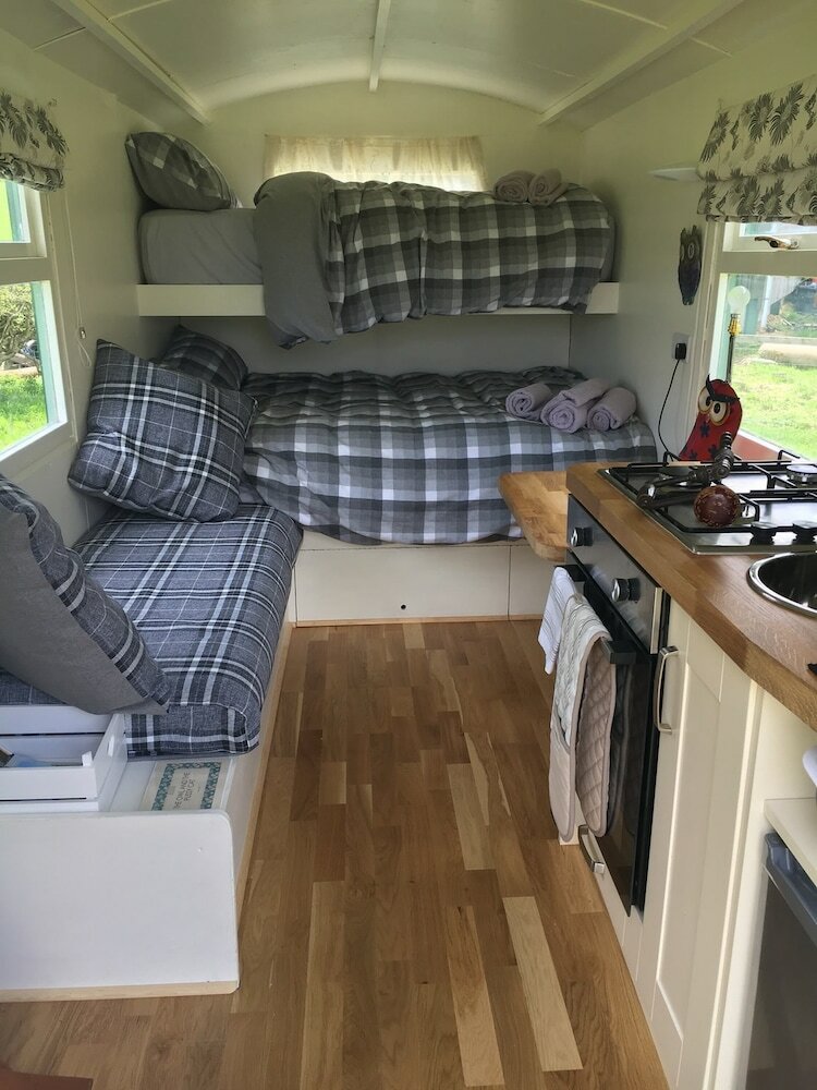 Cabana Shepherd's Hut @ Westcote