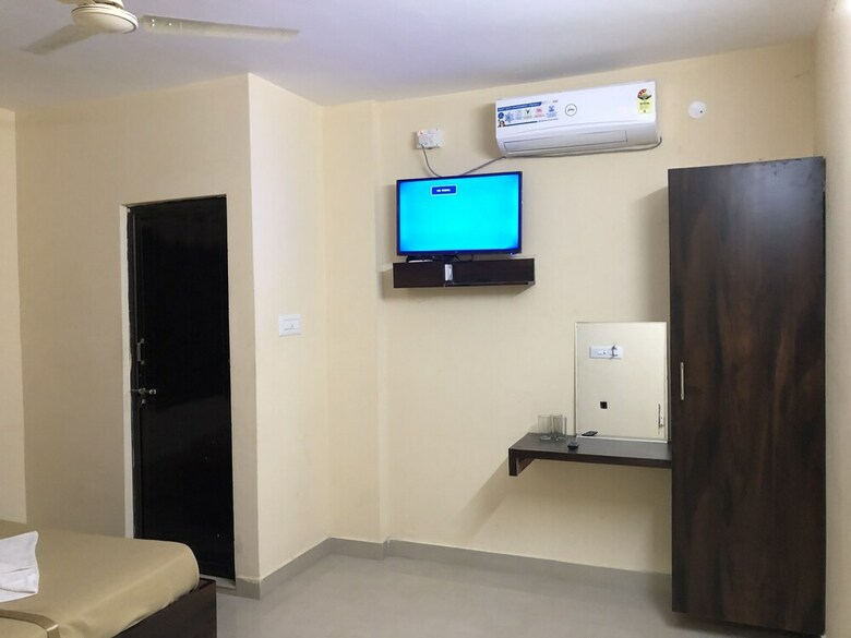 Hotel Veekay Lodge