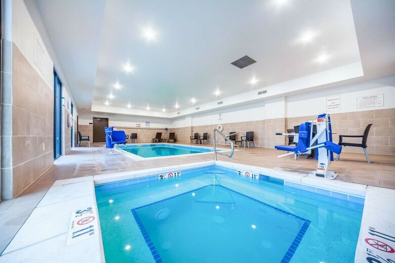 Hotel Comfort Inn & Suites