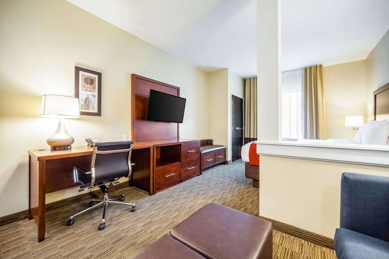 Hotel Comfort Inn & Suites