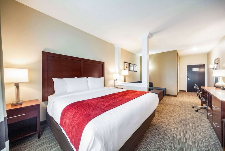 Hotel Comfort Inn & Suites