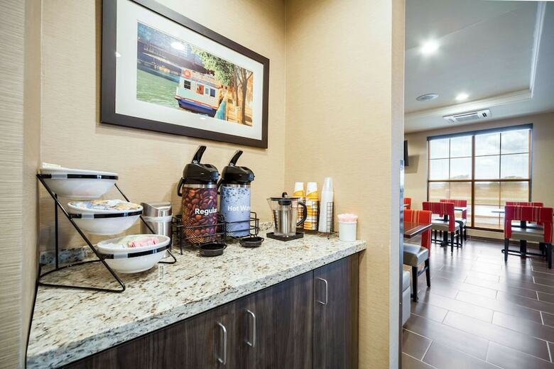 Hotel Comfort Inn & Suites