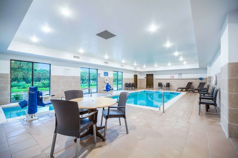 Hotel Comfort Inn & Suites