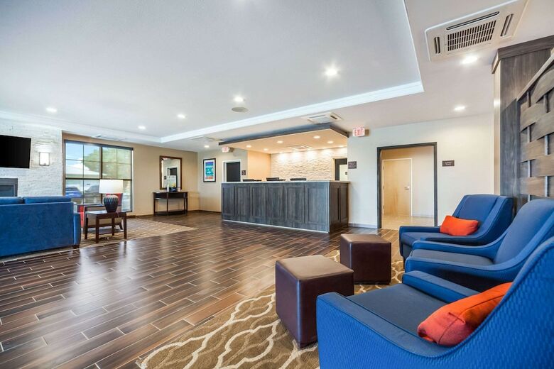Hotel Comfort Inn & Suites