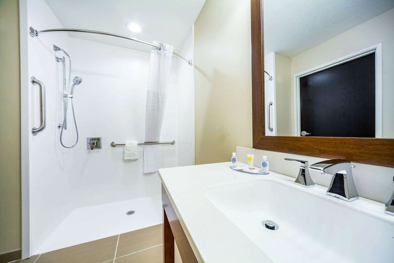 Hotel Comfort Inn & Suites