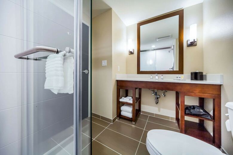 Hotel Comfort Inn & Suites