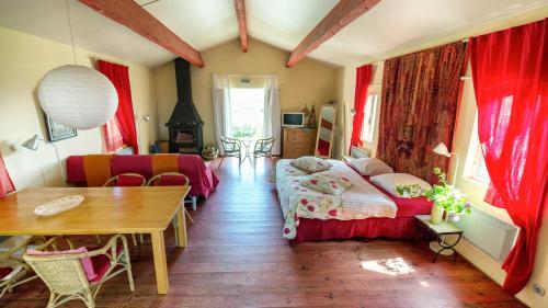 Hostal Chambres D'h�tes Et G�tes Le Mas Bleu & Spa Resort
