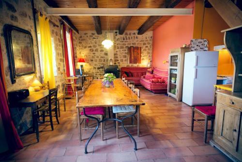 Hostal Chambres D'h�tes Et G�tes Le Mas Bleu & Spa Resort