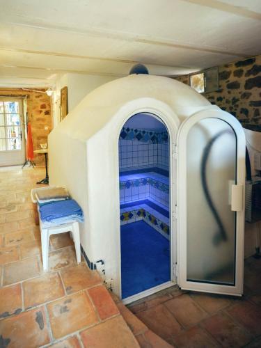 Hostal Chambres D'h�tes Et G�tes Le Mas Bleu & Spa Resort
