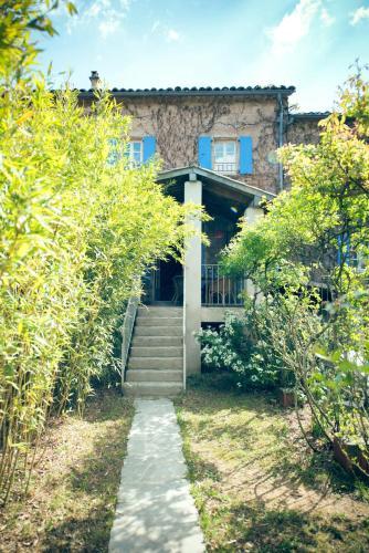 Hostal Chambres D'h�tes Et G�tes Le Mas Bleu & Spa Resort
