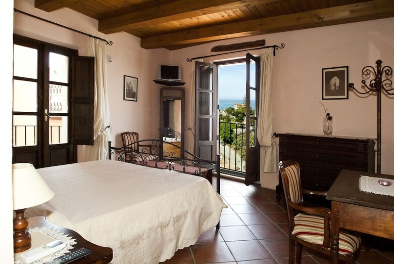 B&B Lavinium