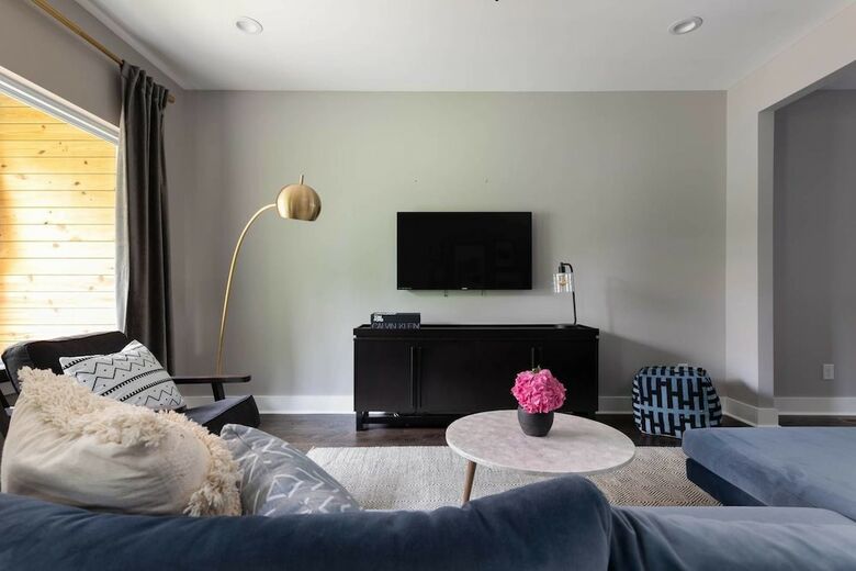 Vibrant 3br/4ba Min To Dt