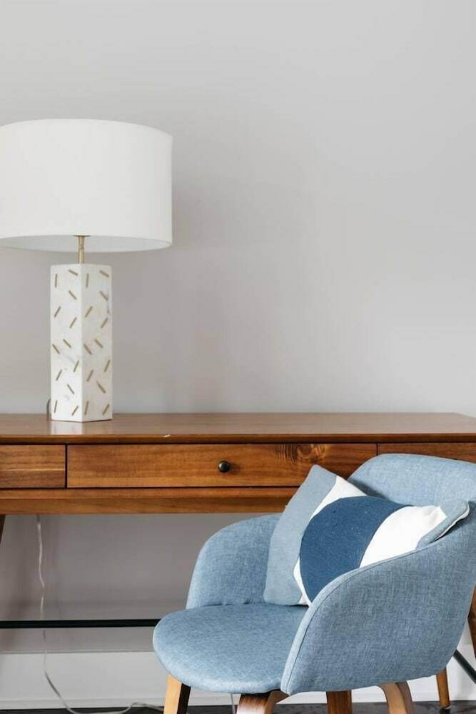 Vibrant 3br/4ba Min To Dt