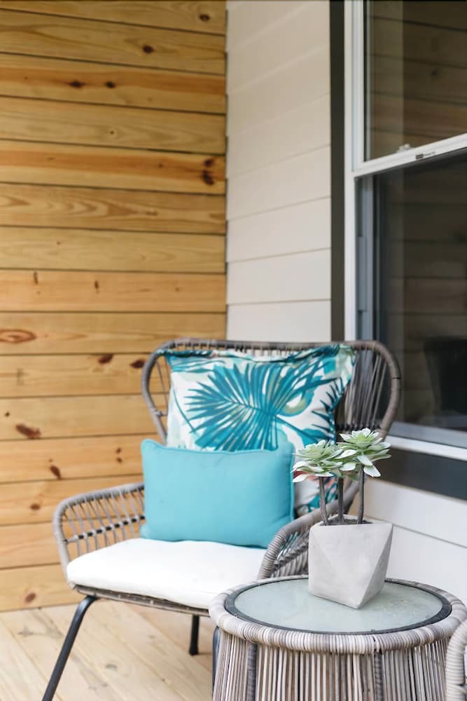 Vibrant 3br/4ba Min To Dt