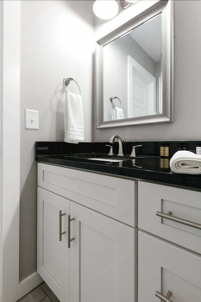 Vibrant 3br/4ba Min To Dt