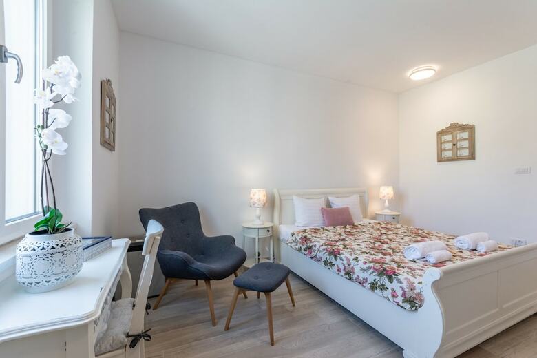 Hotel Studios & Room Poesia