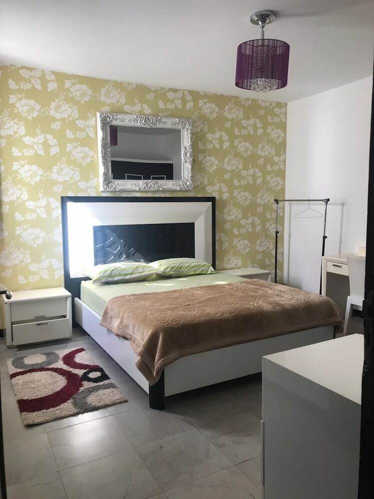 Apartamentos Too Many Suites