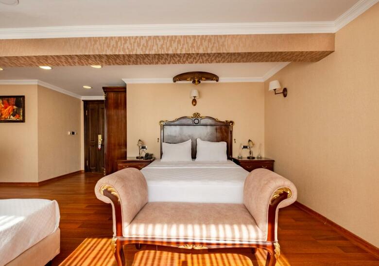 Hotel Tier Collection