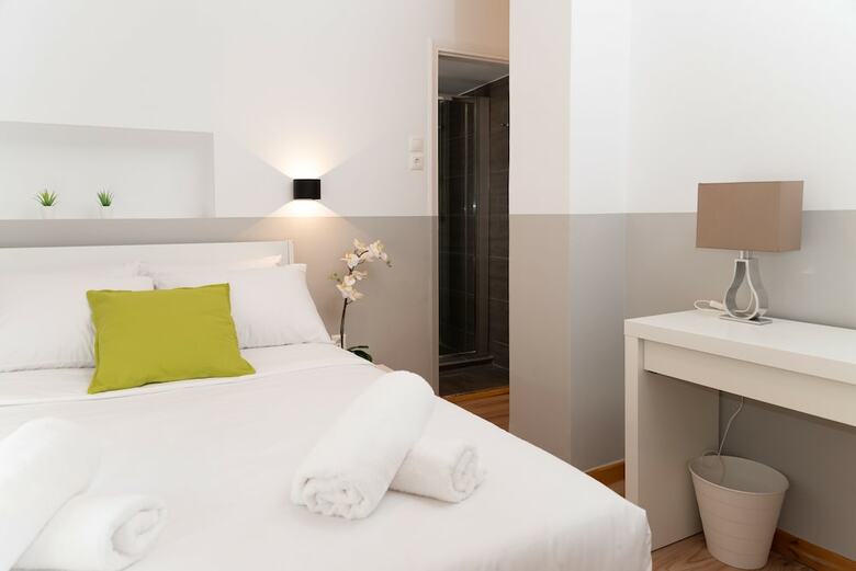 Hotel Tier Collection