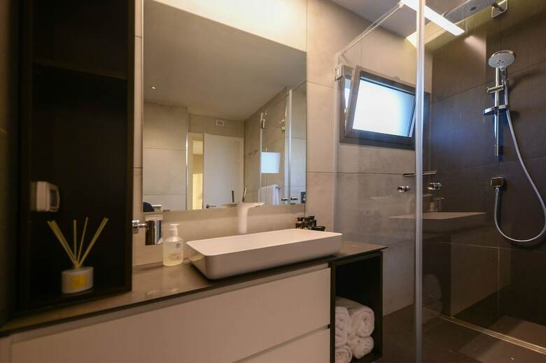 Luxury Suites By Notaly Ariel