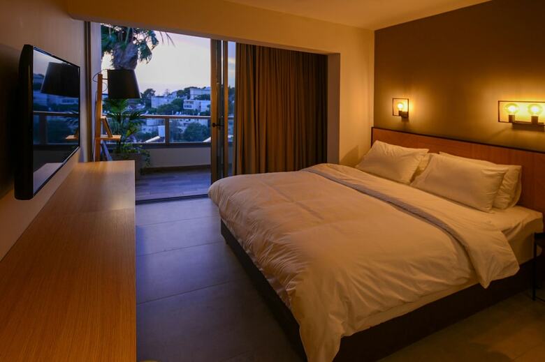 Luxury Suites By Notaly Ariel