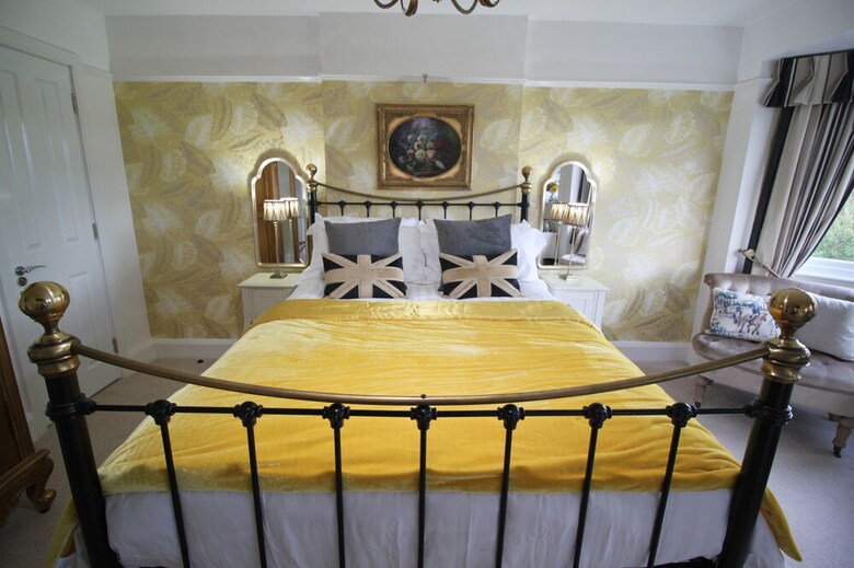 Bed & Breakfast Stay At No.2