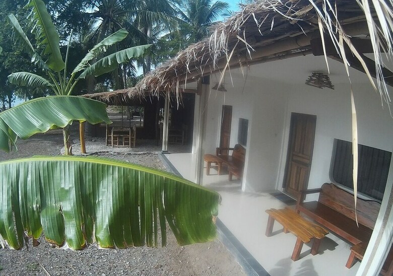 Hostal East Lombok Dive Hotel - Hostel