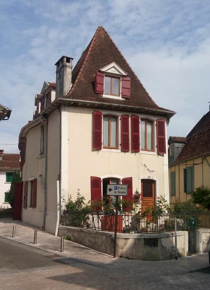 Bed & Breakfast Aux Rosiers