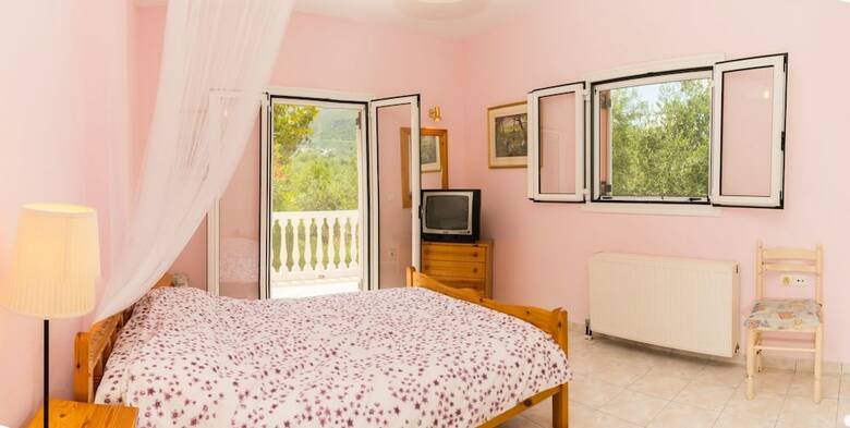 2 Bed House With Mountain View