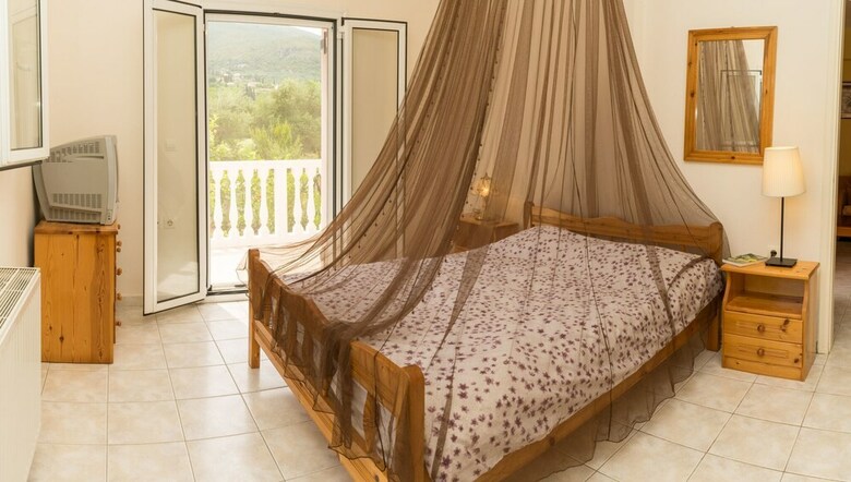 2 Bed House With Mountain View