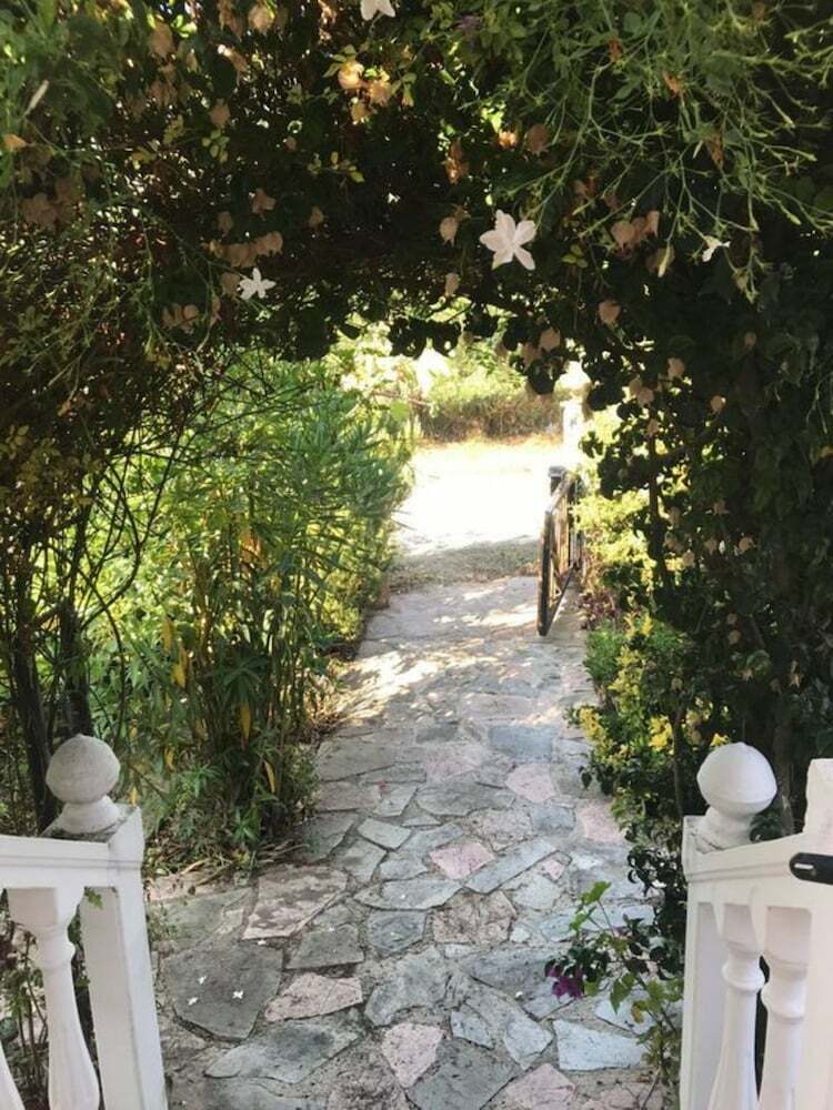 2 Bed House With Mountain View