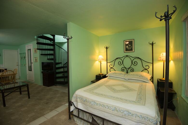 Hotel River View Garden Resort